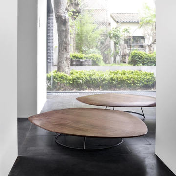 PEBBLE - Low walnut coffee table by Ligne Roset - view 3